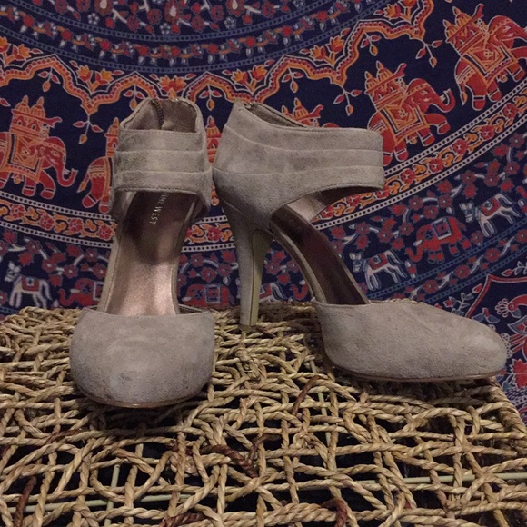 Grey heels - Picture 2 of 2